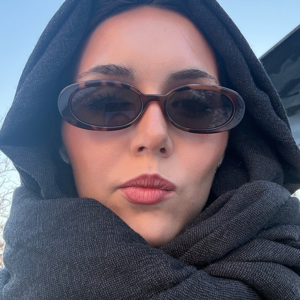 Meet your Posher, Caitlyn